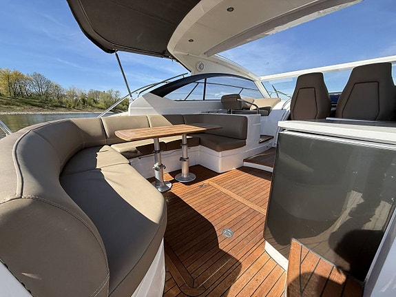 Princess V39 - 2012 | 2 x Volvo Penta D6-330 | Joystick 2 of 12