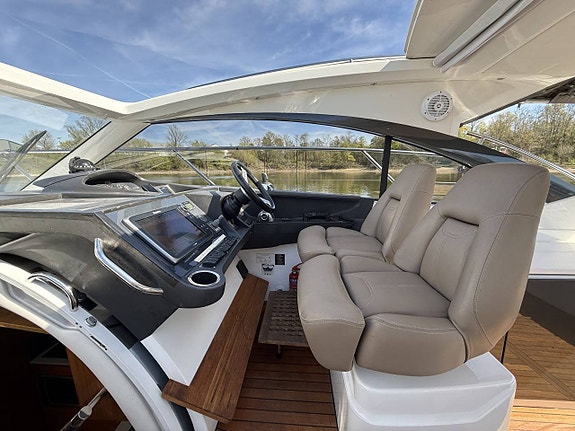 Princess V39 - 2012 | 2 x Volvo Penta D6-330 | Joystick 4 of 12