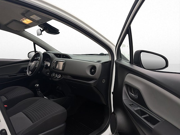 Toyota Yaris 14 of 30