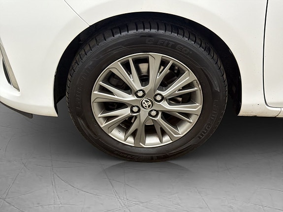 Toyota Yaris 27 of 30