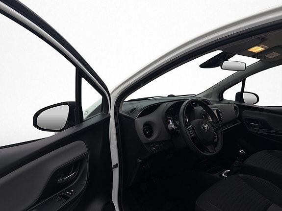 Toyota Yaris 10 of 30