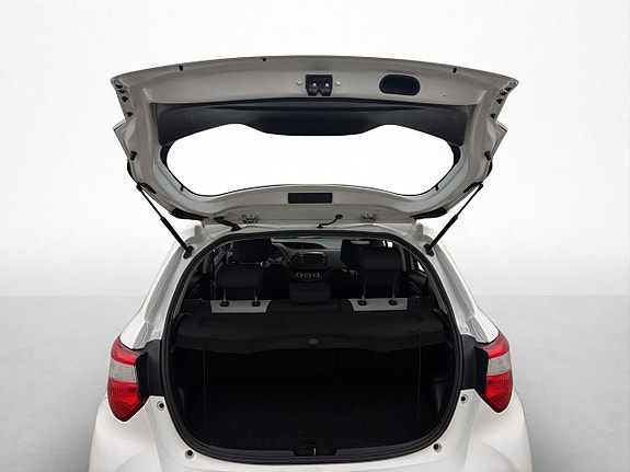 Toyota Yaris 26 of 30