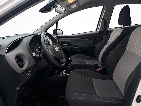 Toyota Yaris 11 of 30