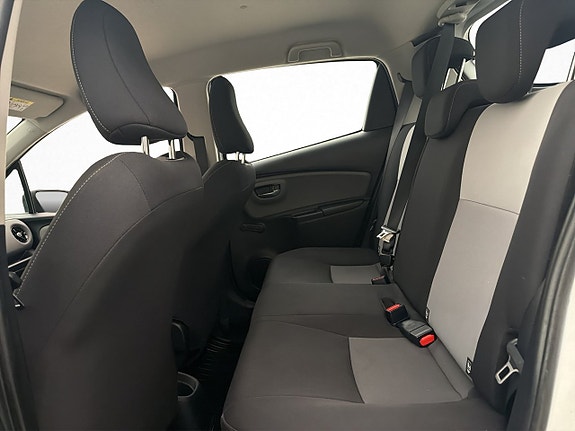 Toyota Yaris 15 of 30
