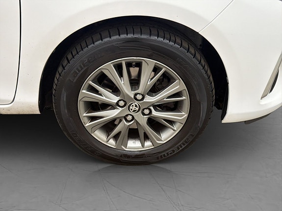 Toyota Yaris 30 of 30
