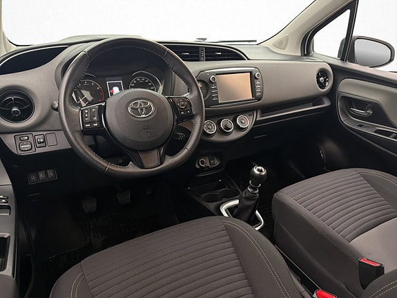 Toyota Yaris 12 of 30