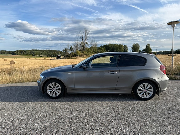BMW 118i 3 of 7