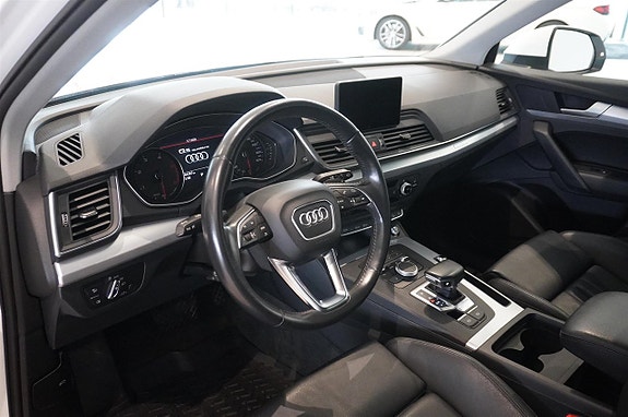 Audi Q5 2 of 11
