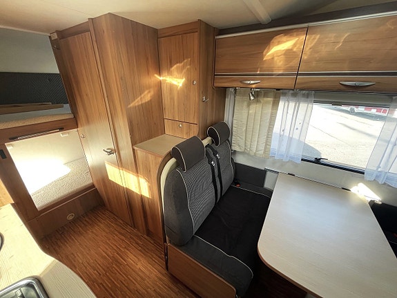 Bürstner Nexxo Family A645, våningssäng, 6 åkande, 3500 kg 12 of 20