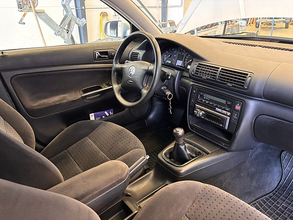Volkswagen Passat 8 of 12