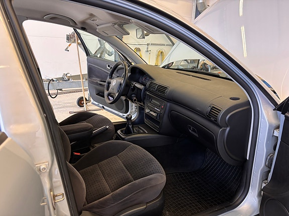 Volkswagen Passat 10 of 12