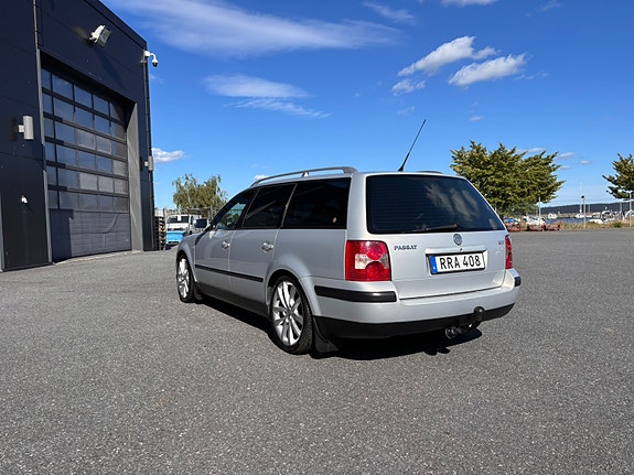 Volkswagen Passat 3 of 12