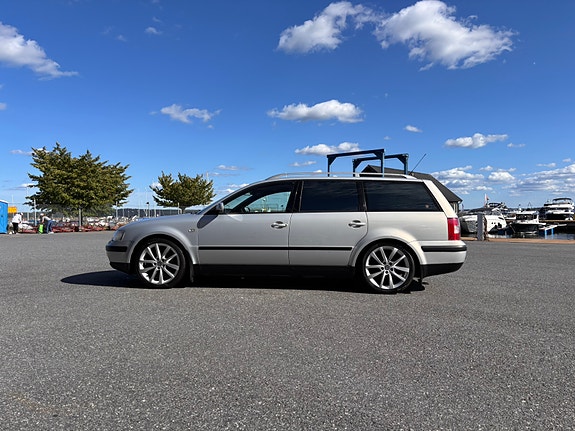 Volkswagen Passat 2 of 12