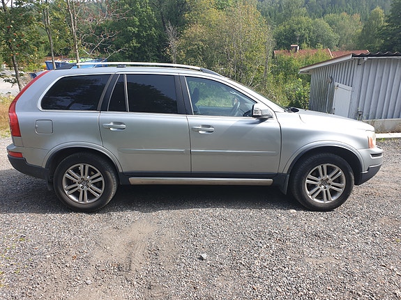Volvo XC90 2 of 7