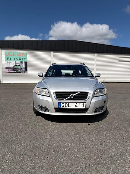 Volvo V50 3 of 9