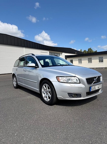 Volvo V50 2 of 9