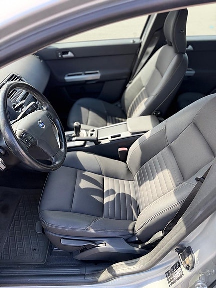 Volvo V50 7 of 9