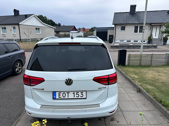 Volkswagen Touran 2 of 7