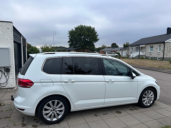 Volkswagen Touran 4 of 7