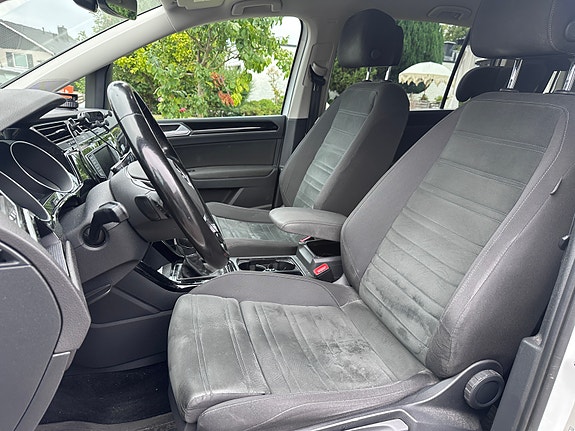 Volkswagen Touran 5 of 7