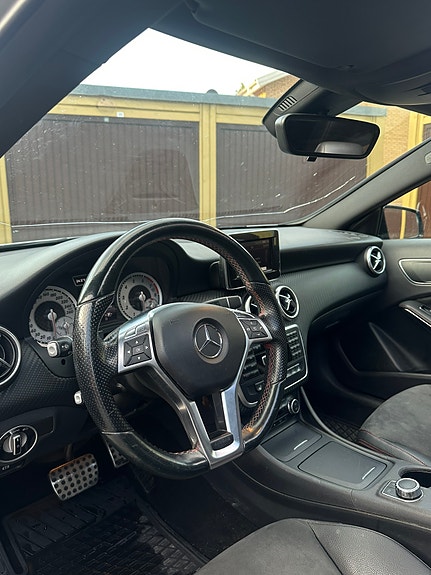 Mercedes-Benz A200 3 of 9