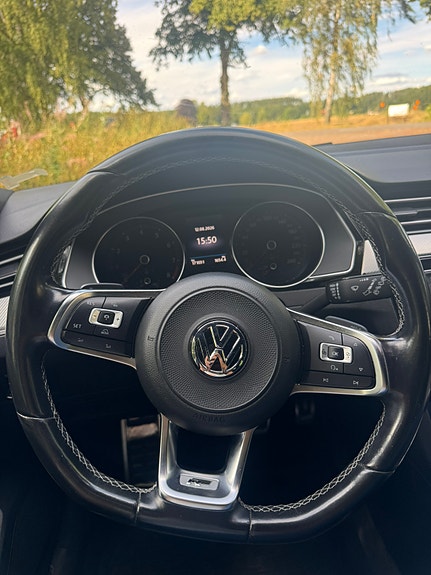 Volkswagen Passat 9 of 11