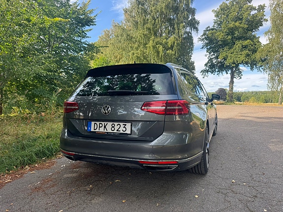 Volkswagen Passat 5 of 11