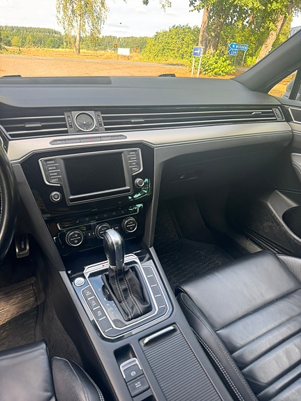 Volkswagen Passat 10 of 11