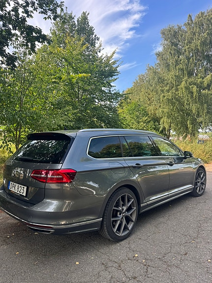Volkswagen Passat 2 of 11