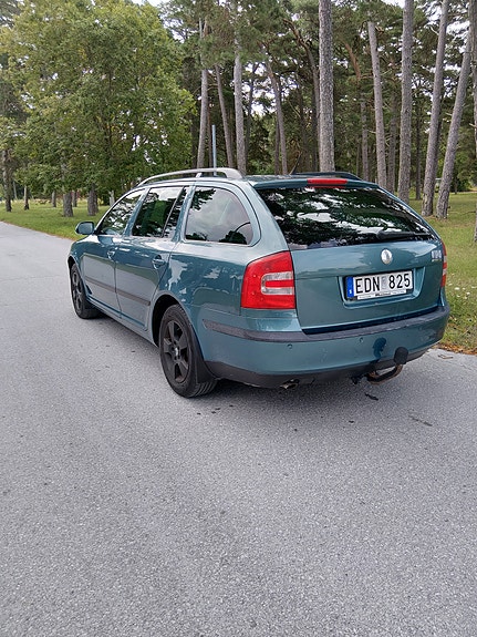 Skoda Octavia 2 of 3