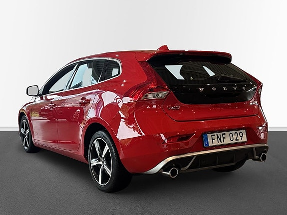 Volvo V40 2 of 10