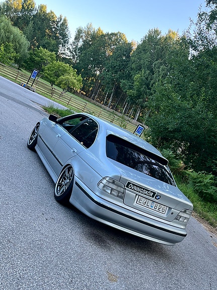 BMW 520i 4 of 4