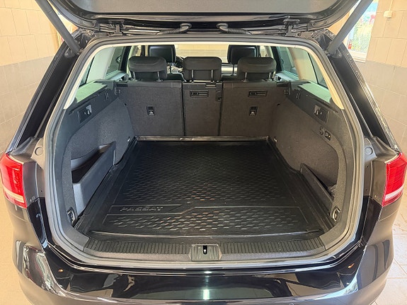 Volkswagen Passat 24 of 30