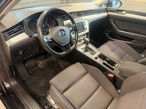 Volkswagen Passat 15 of 30