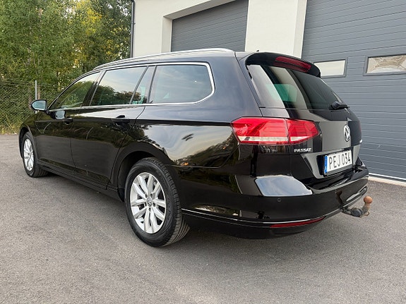 Volkswagen Passat 10 of 30