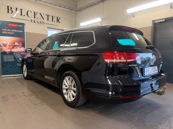 Volkswagen Passat 2 of 30