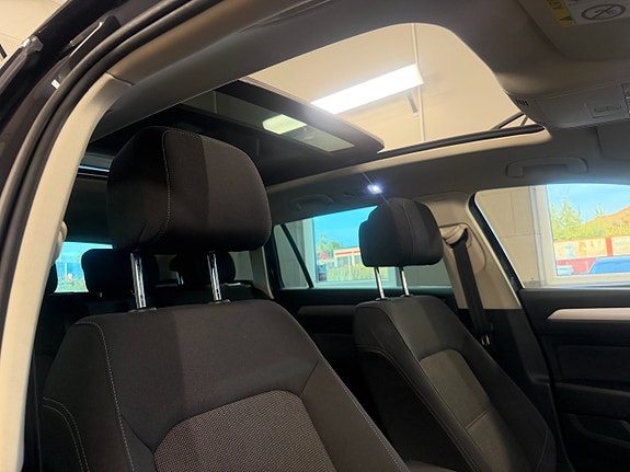 Volkswagen Passat 28 of 30