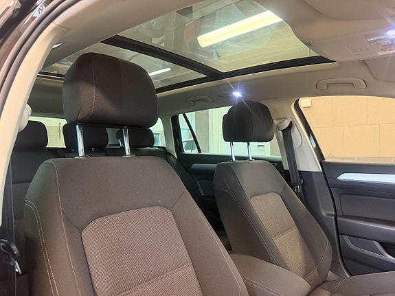 Volkswagen Passat 26 of 30