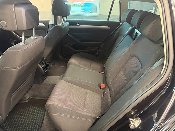 Volkswagen Passat 16 of 30