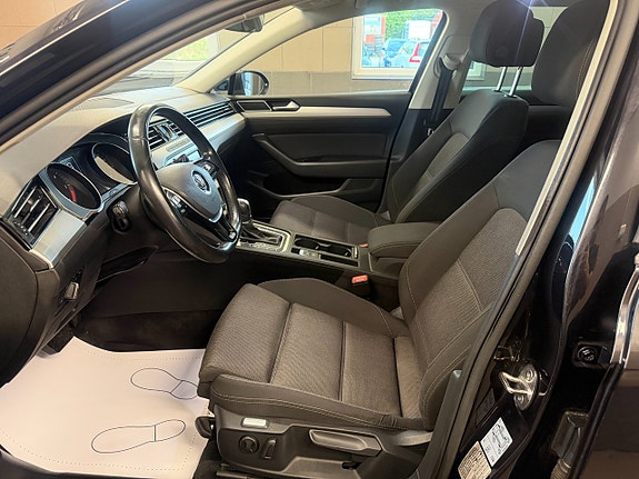 Volkswagen Passat 20 of 30