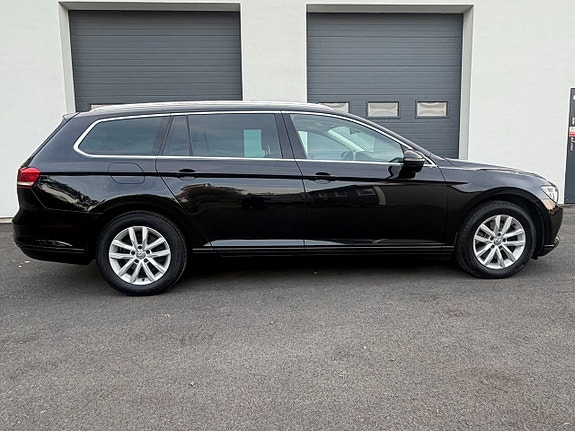 Volkswagen Passat 13 of 30
