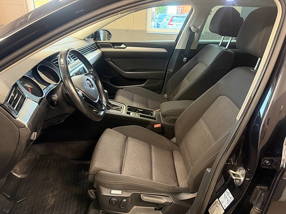Volkswagen Passat 14 of 30
