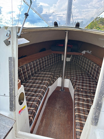 Helmsman 20 bortskänktes 3 of 8