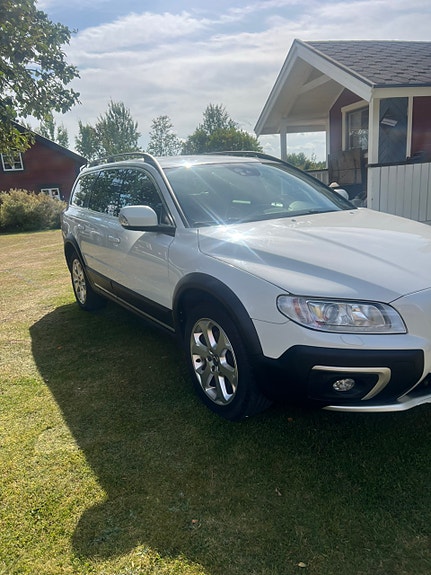 Volvo XC70 2 of 8