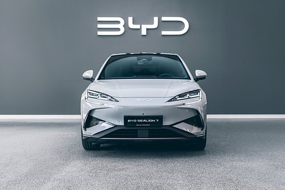 BYD Sealion 7 3 of 17
