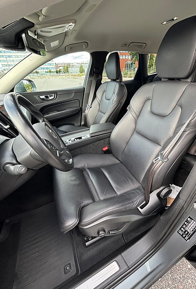Volvo XC60 17 of 30