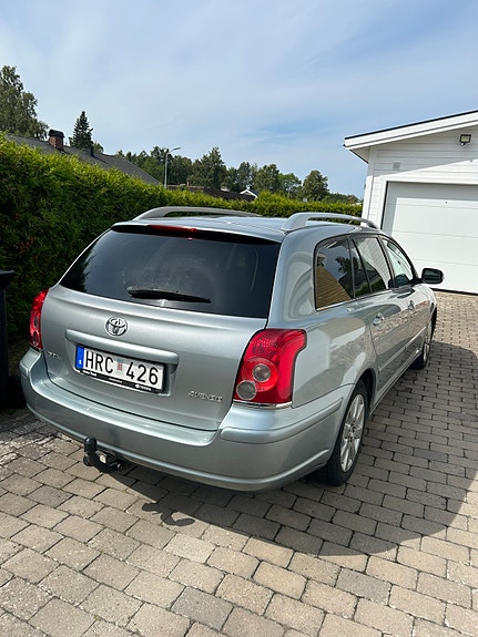 Toyota Avensis 3 of 5