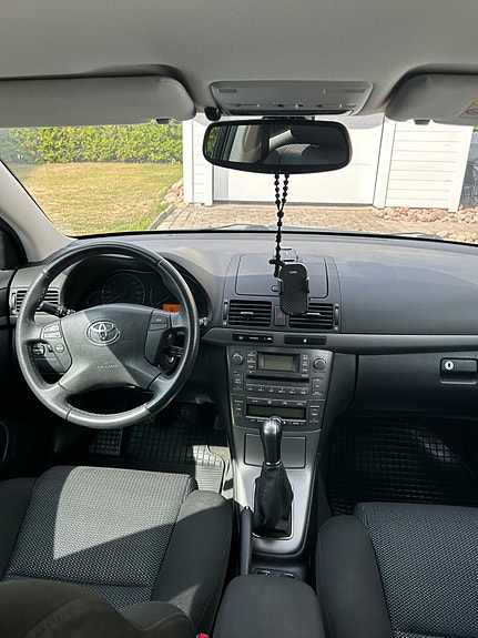 Toyota Avensis 4 of 5