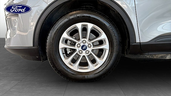 Ford Kuga 9 of 17