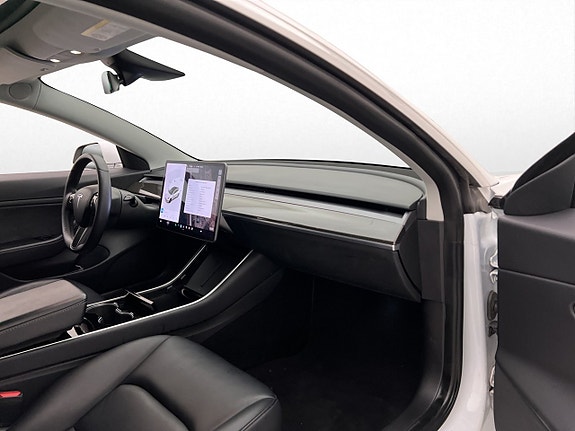 Tesla Model 3 26 of 30